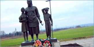Памятник вдове и матери солдата - Monument to the widow and mother of a soldier